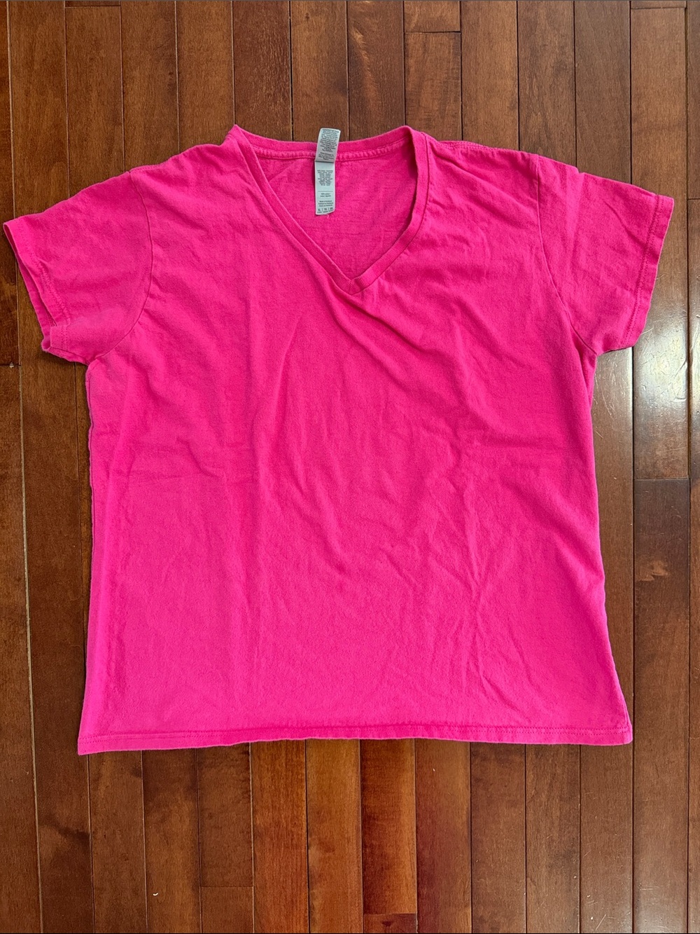 Women’s Hot Pink V-Neck Tee Size XL